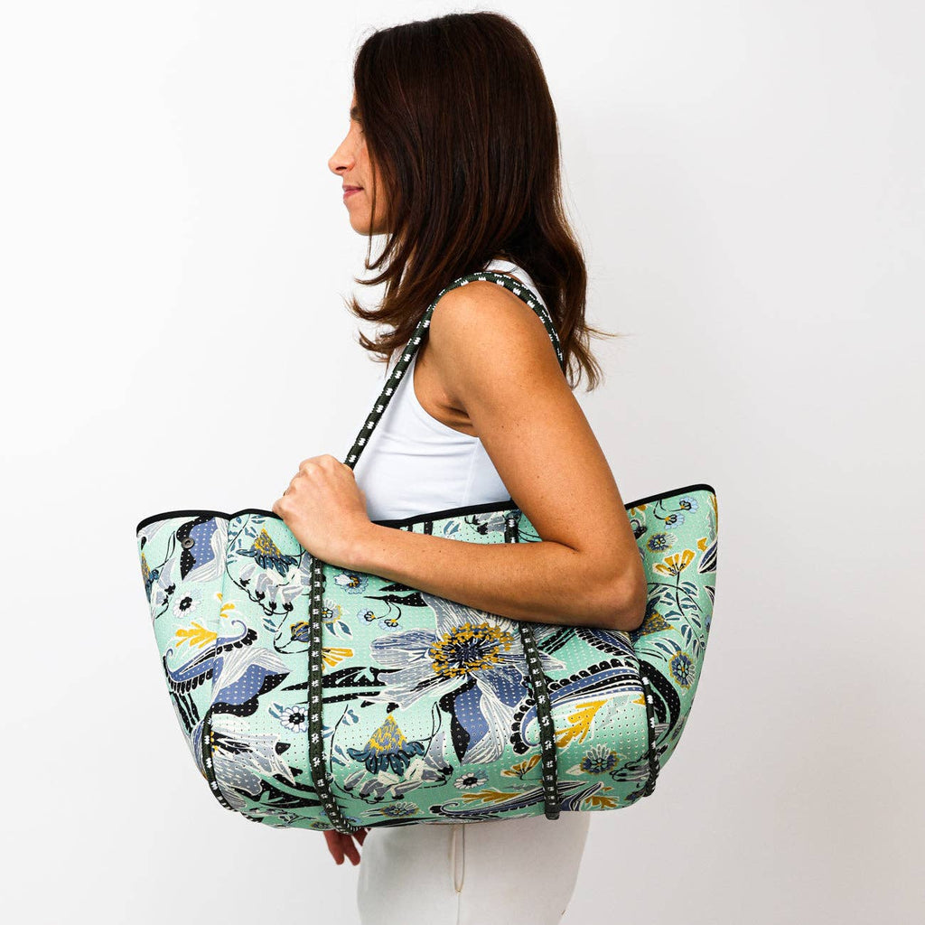 MINT FLOWERS Everyday Tote Bag