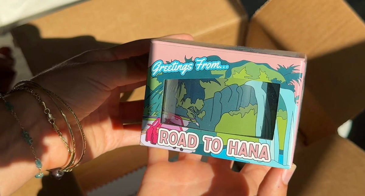 ROAD TO HANA Scented Destination Candle | Bamboo, Fruit & Amber