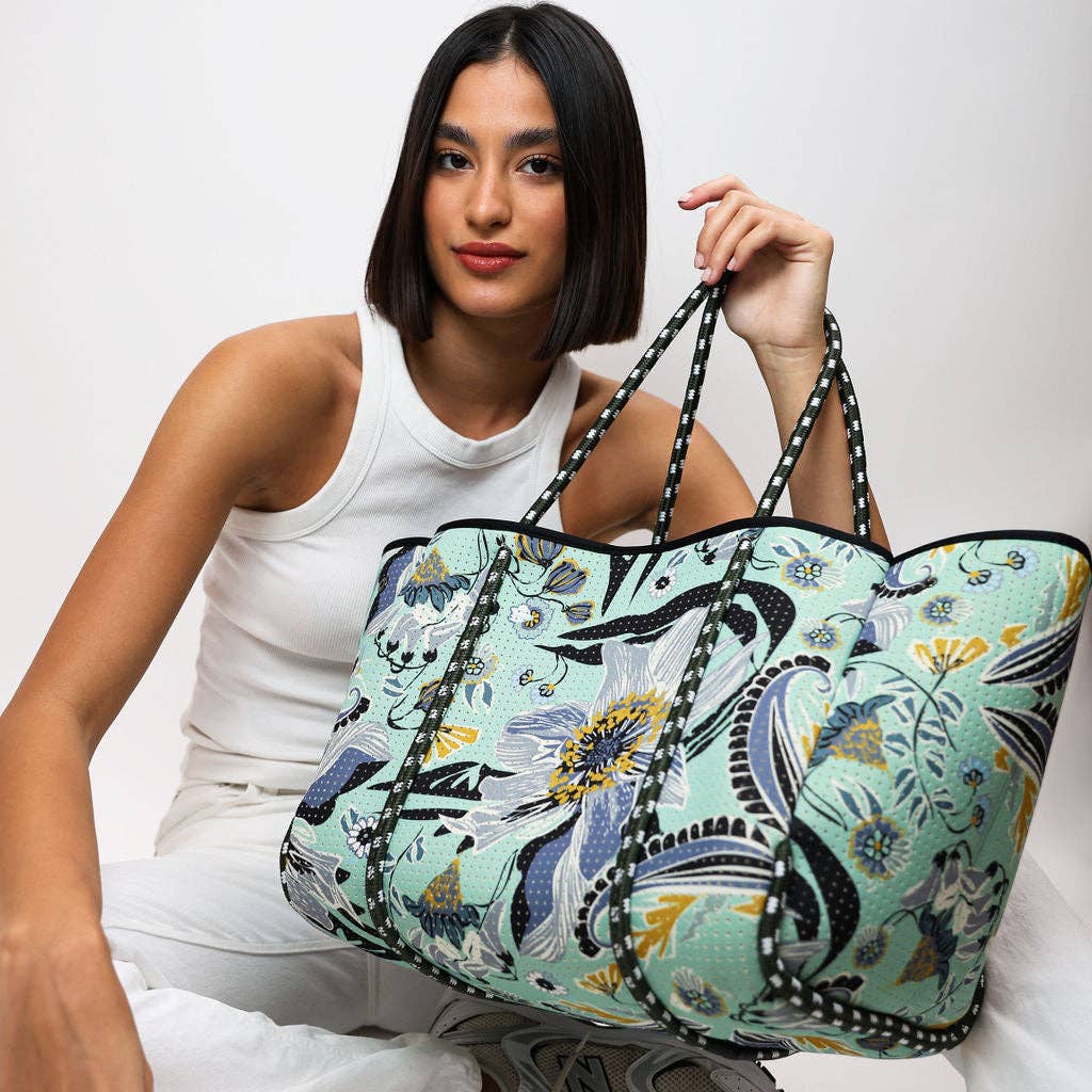 MINT FLOWERS Everyday Tote Bag