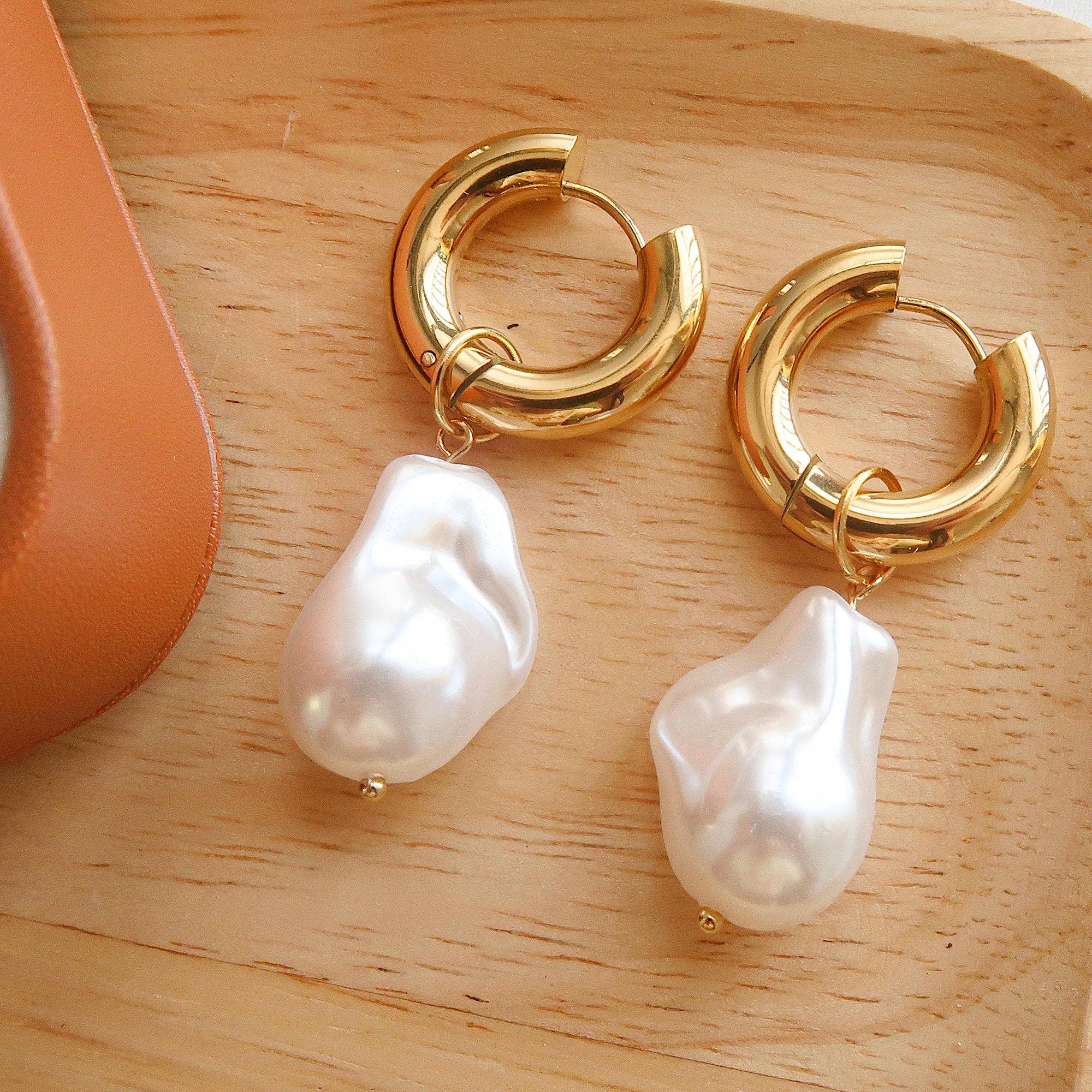 TIDES Freshwater Pearl Hoop Earrings - Gold