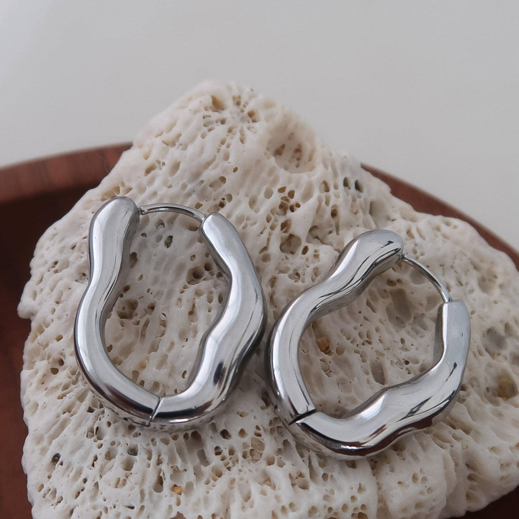 RIPPLES Oval Hoop Earrings - Silver