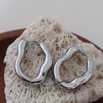 RIPPLES Oval Hoop Earrings - Silver