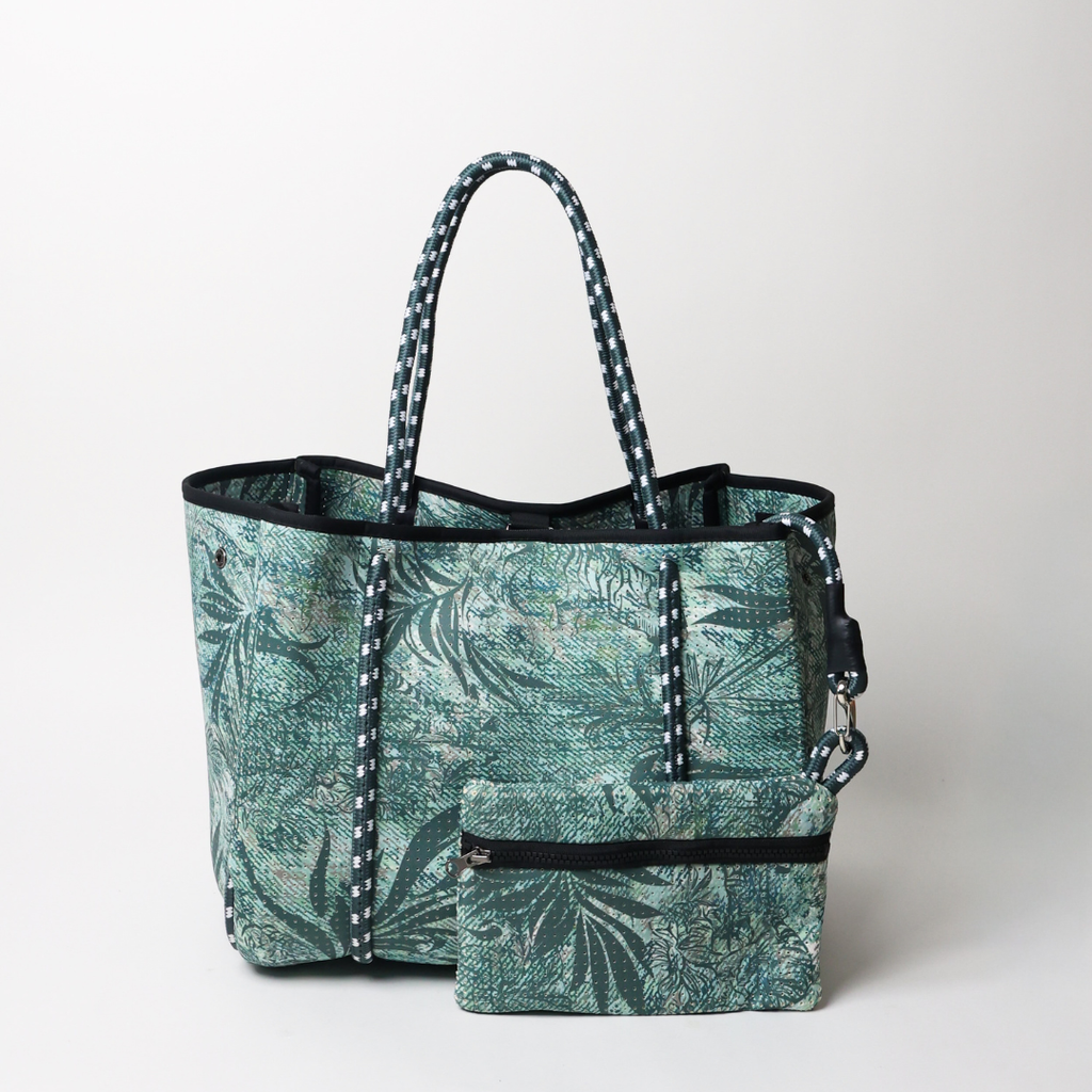 JUNGLE FEVER Teal Everyday Tote Bag