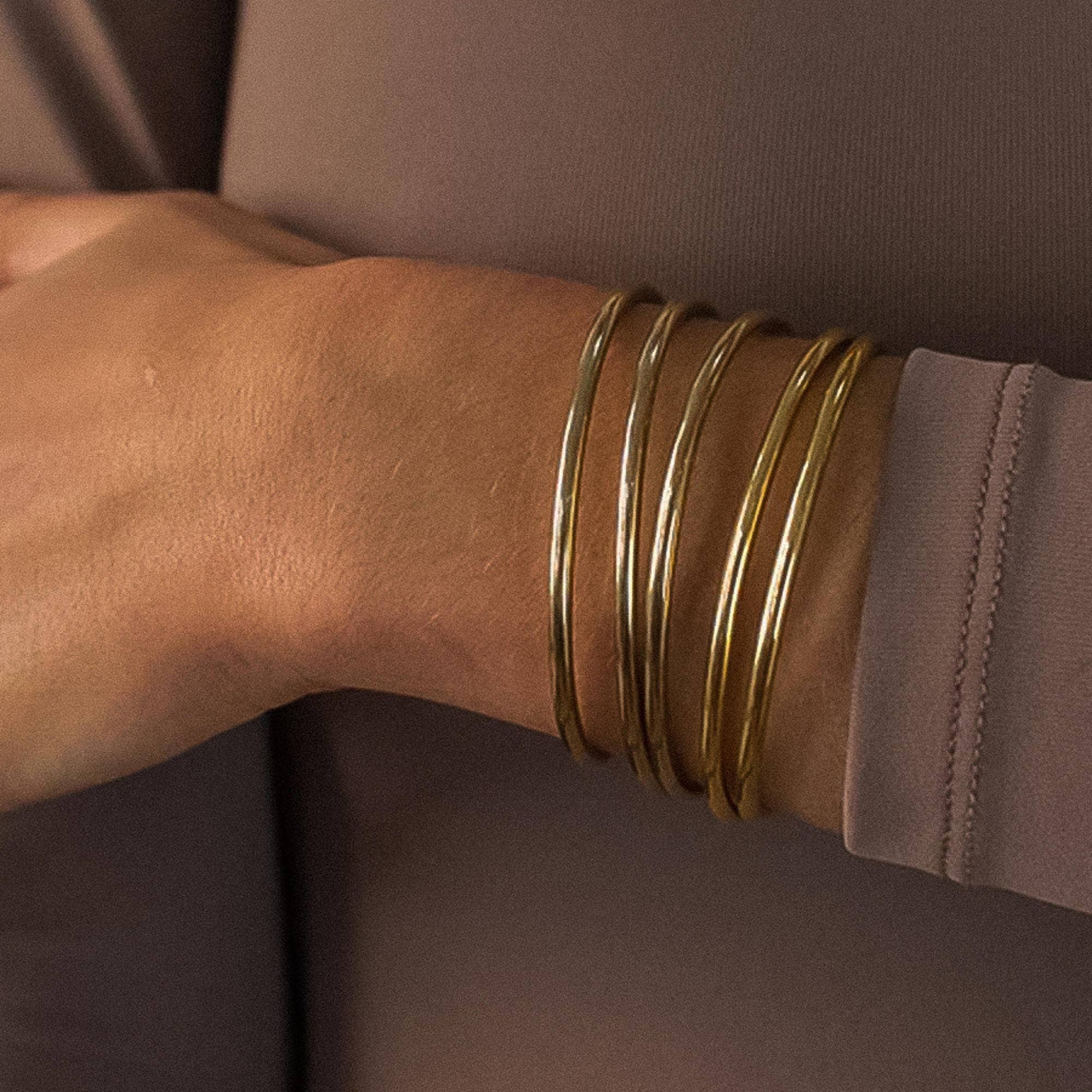 AURUM 18K Classic Thin Bangle Bracelet