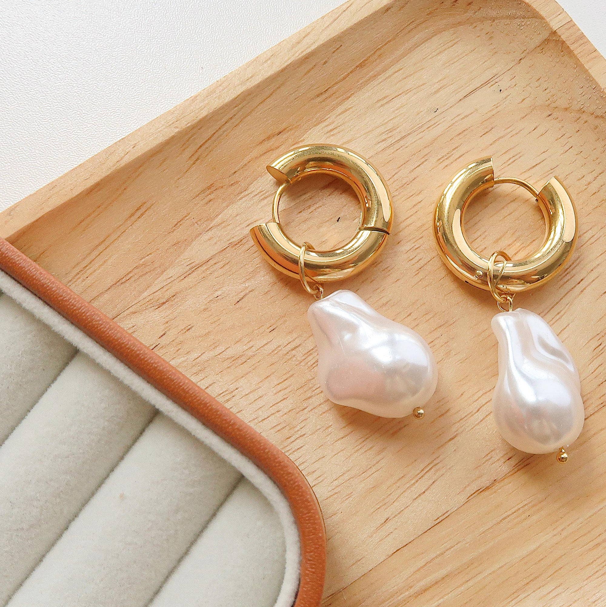 TIDES Freshwater Pearl Hoop Earrings - Gold