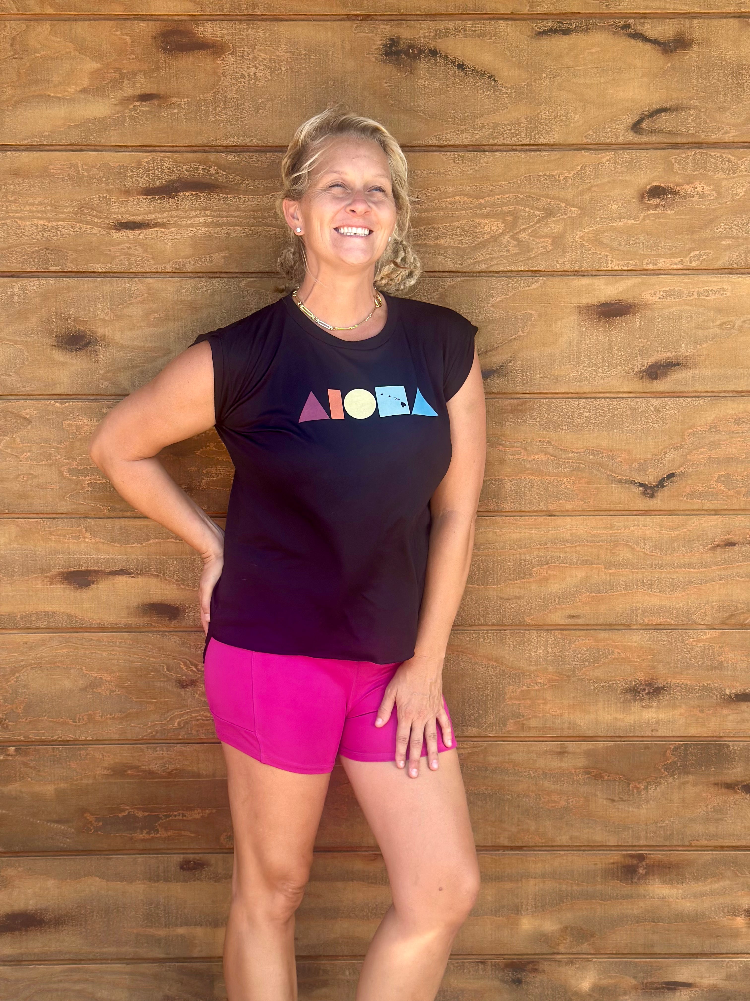 ISLAND SHAPES Retro Rainbow Flowy Tee