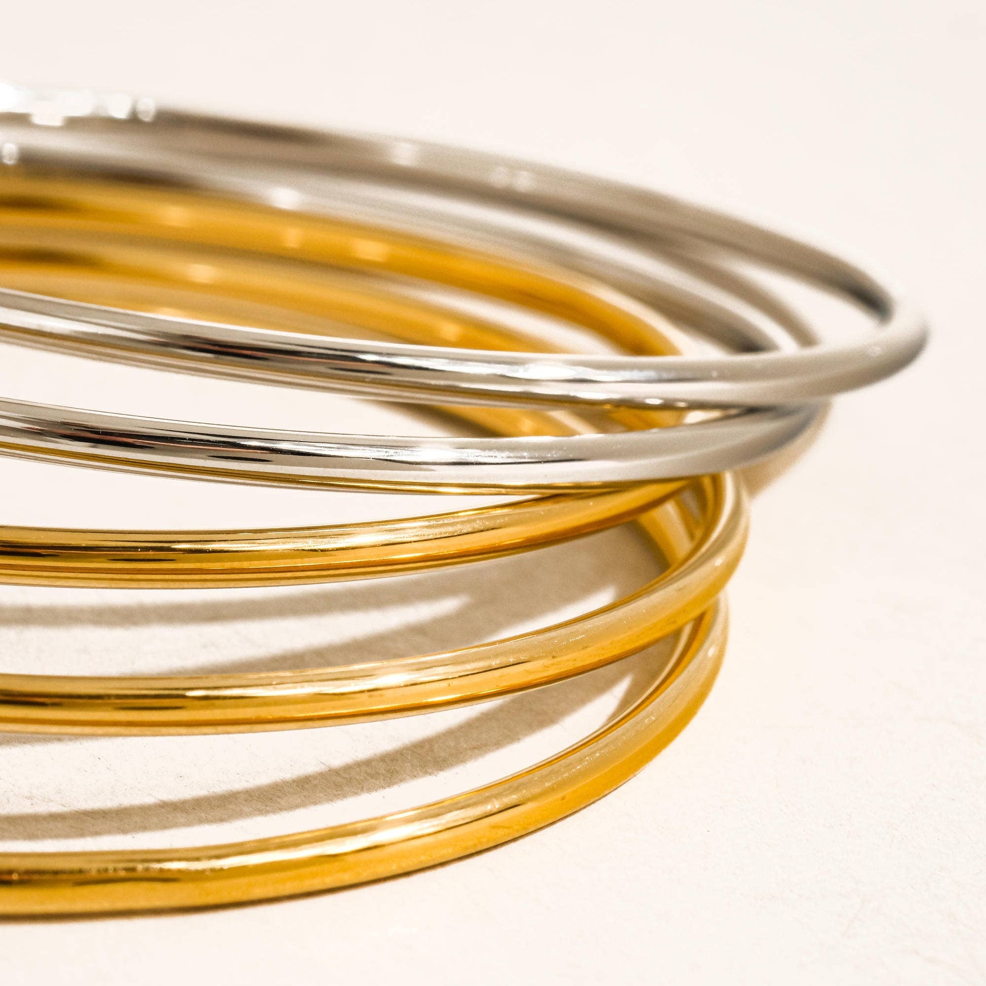 AURUM 18K Classic Thin Bangle Bracelet