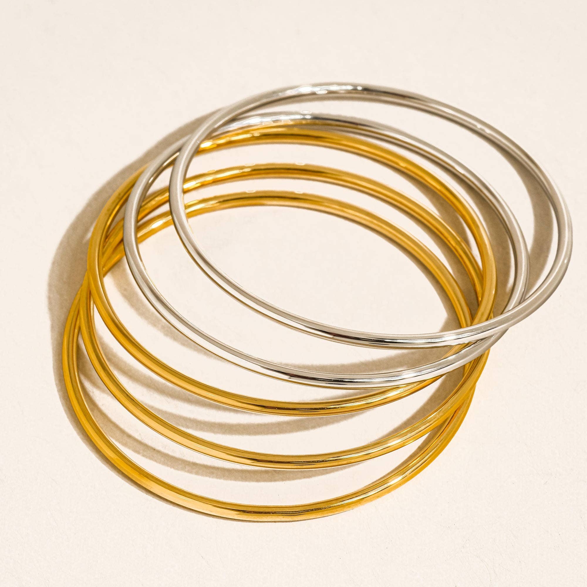 AURUM 18K Classic Thin Bangle Bracelet