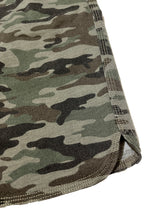 Closeup detail of scalloped side seam