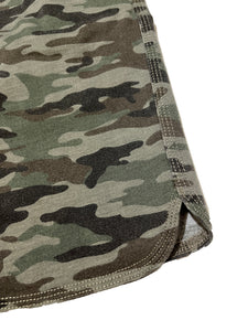 Closeup detail of scalloped side seam
